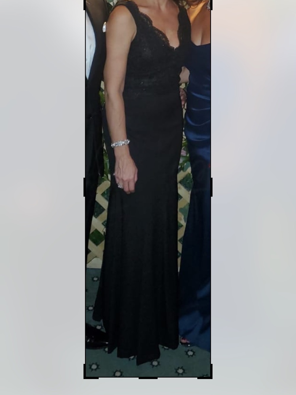 Elegant Black Lace V-Neck Evening Dress